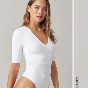 V-neck fitted solid bodysuit
